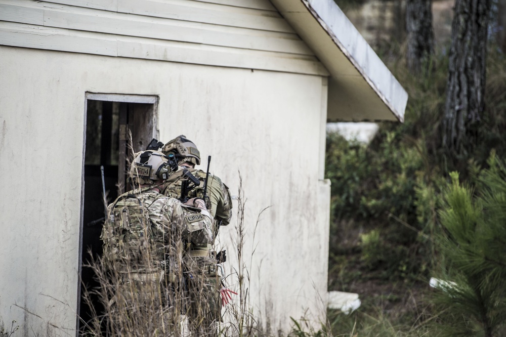 US and Belize conduct military exercise Fused Response 2014.