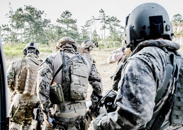 US and Belize conduct military exercise Fused Response 2014.