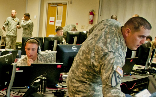 1st Cavalry Division battle NCO controls the JOC