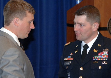Medal of Honor recipient Sgt. Dakota Meyer motivates small business leaders