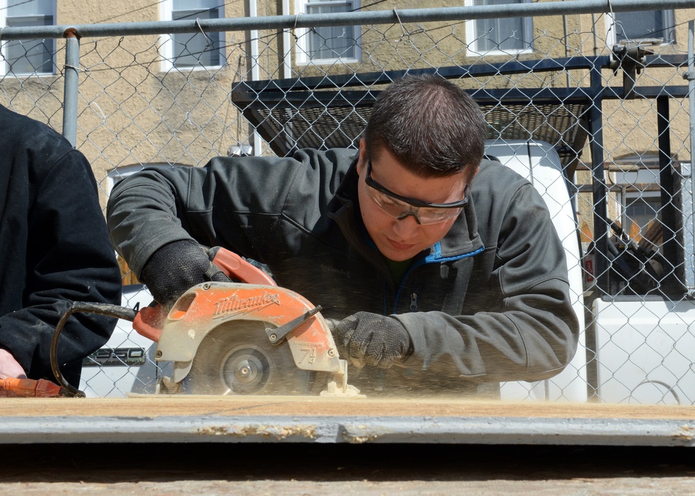 FCC/C10F sailors work With Habitat for Humanity
