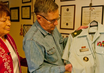 Si Duncan and his Presidential Service Badge