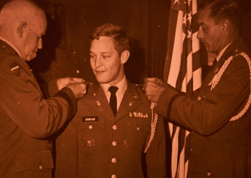 Texas vet mixes with history during extraordinary Army career