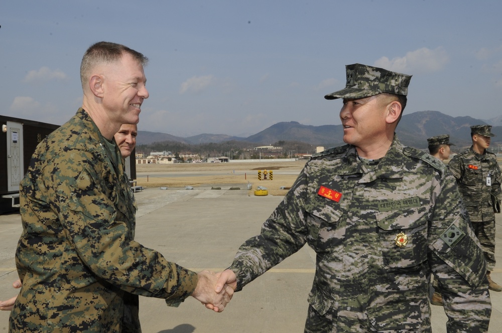 1st ROK Marine Division commander arrives at Daegu