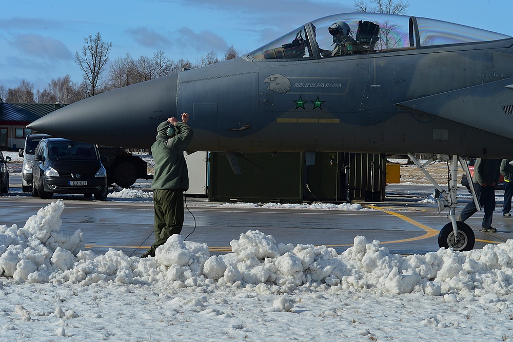 Liberty airmen – Forward, ready, now in Lithuania
