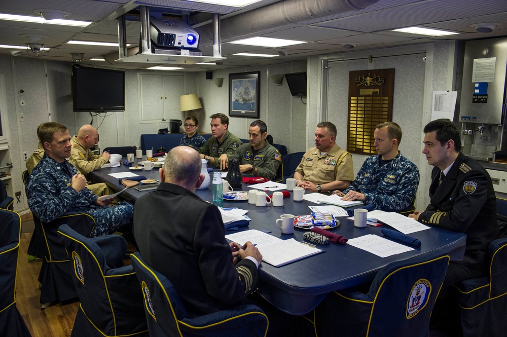 USS Truxtun hosts Romanian and Bulgarian naval officers