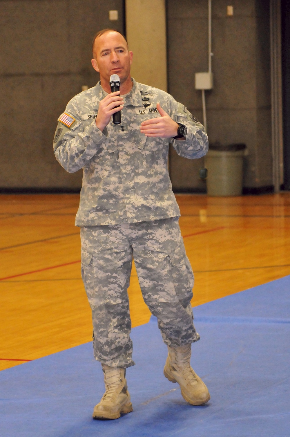 Fort Wainwright's Flying Dragons addressed by USARAK Commander prior to deployment