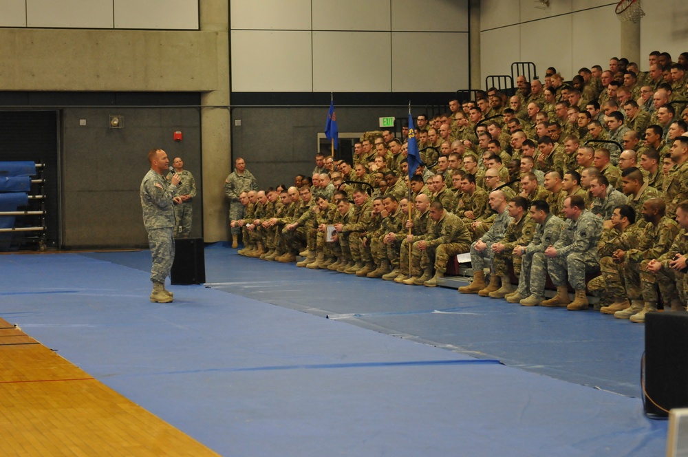 Fort Wainwright's Flying Dragons addressed by USARAK Commander prior to deployment