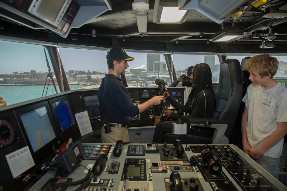 USNS Spearhead in Dakar