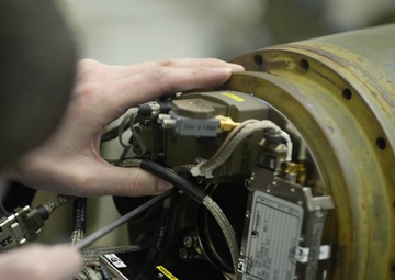 Combat Hammer bomb assembling