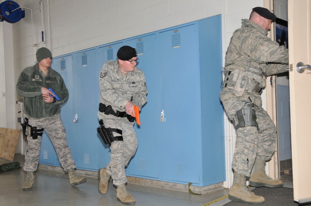 181st Intelligence Wing host K9 training