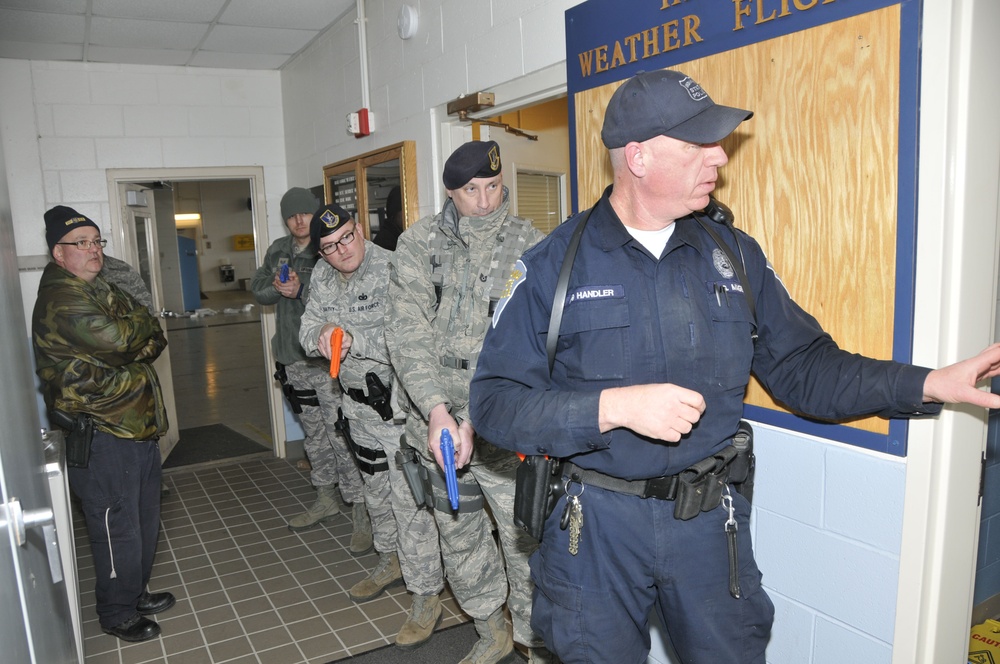 181st Intelligence Wing host K9 training