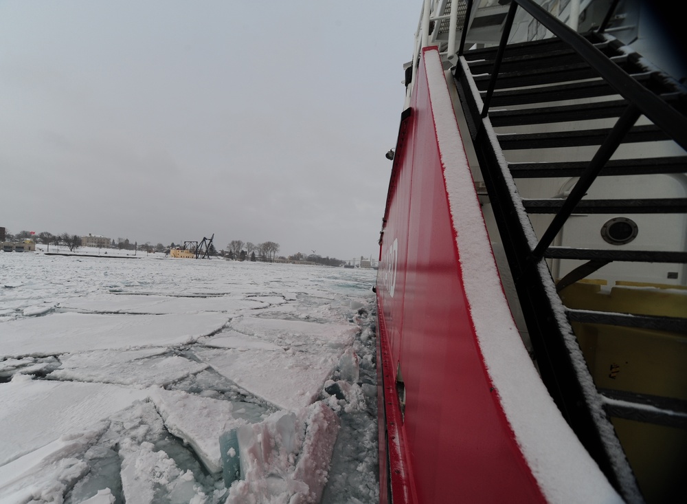 USCGC Mackinaw breaks ice in St. Marys River