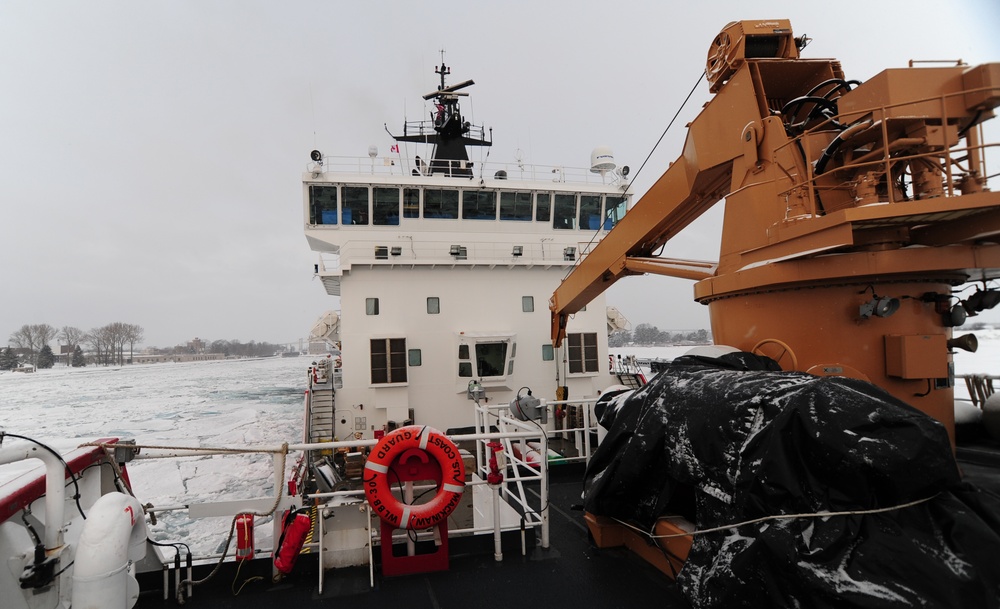 USCGC Mackinaw breaks ice in St. Marys River