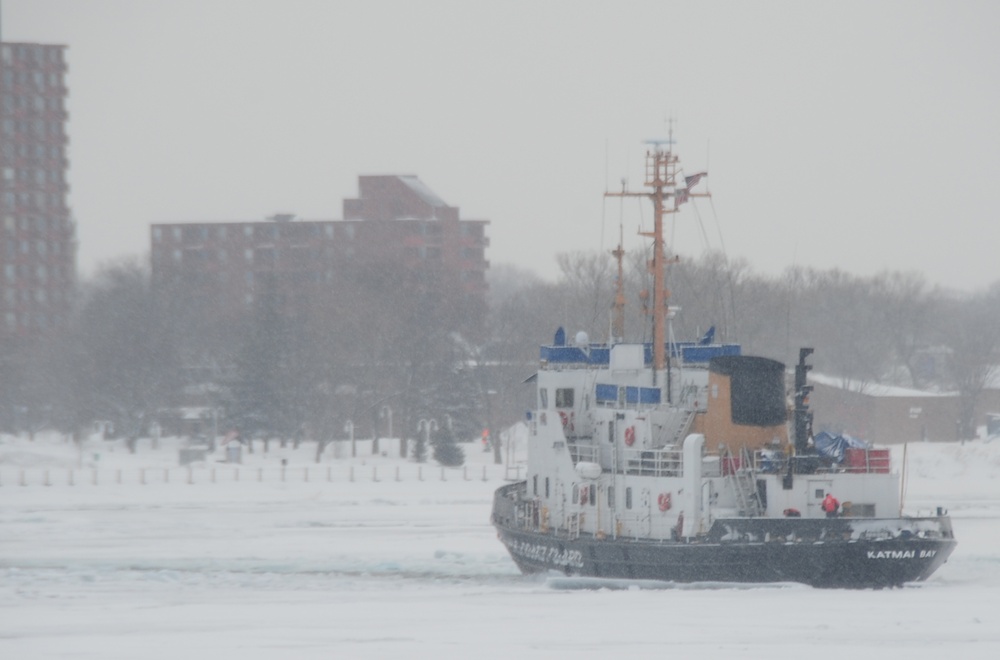 USCGC Katmai Bay breaks ice in St. Marys River