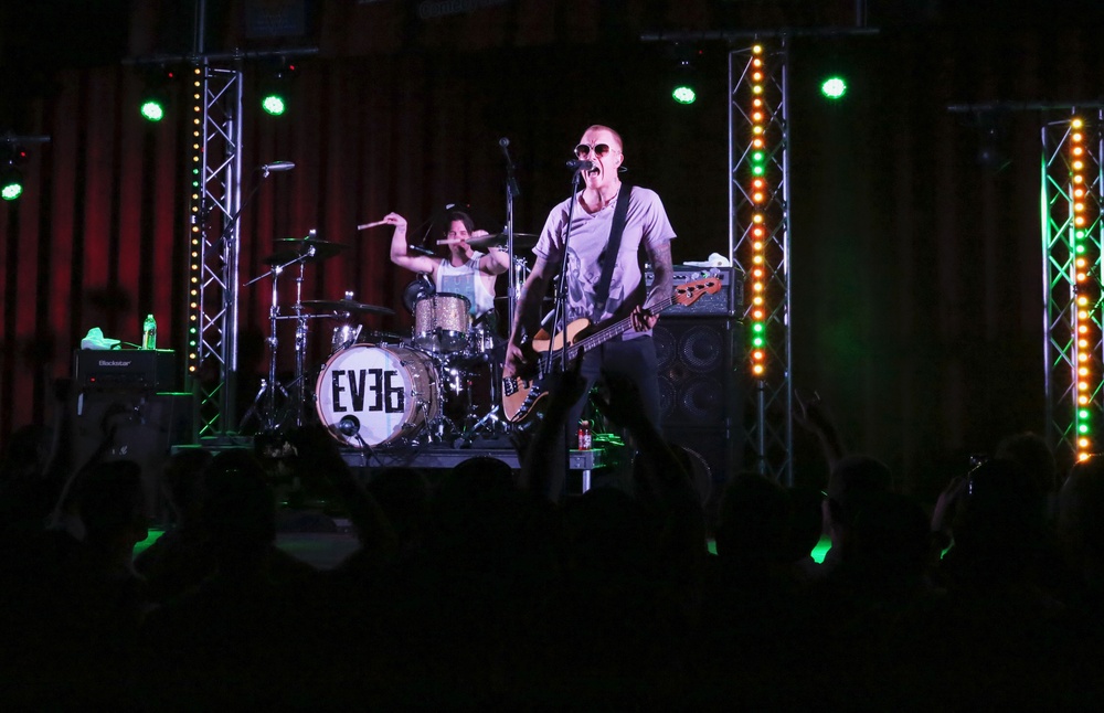 Leatherneck Comedy Tour, Eve 6 rock Combat Center