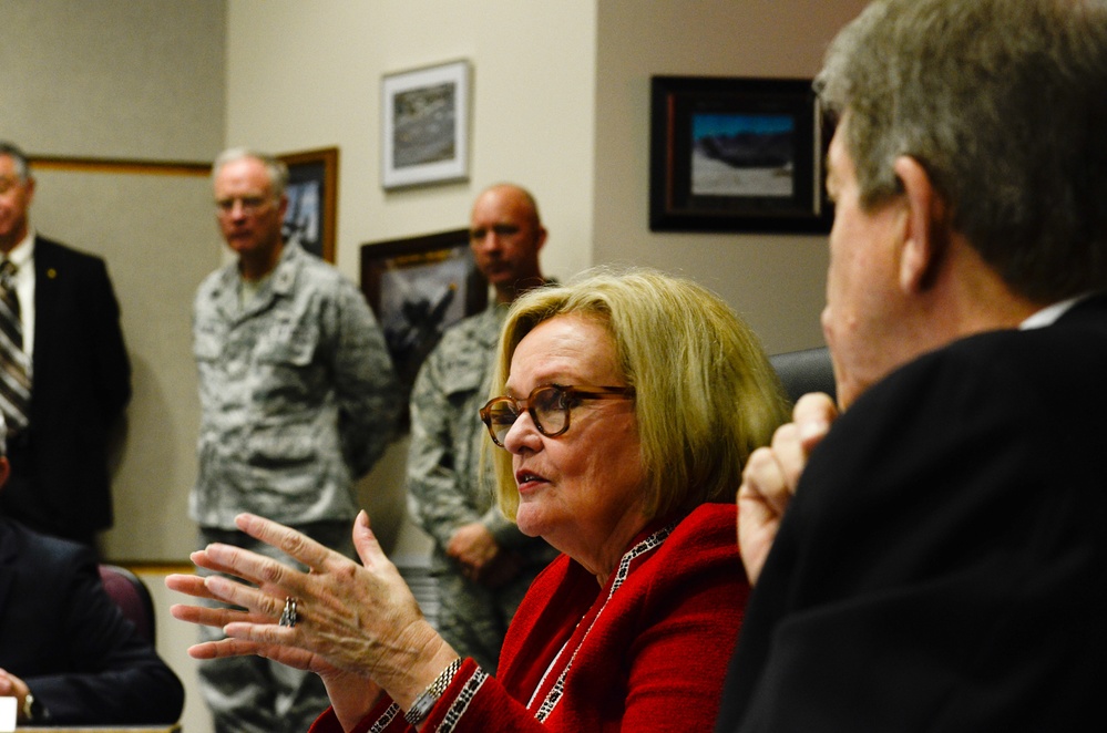 US senators visit Rosecrans Air National Guard Base