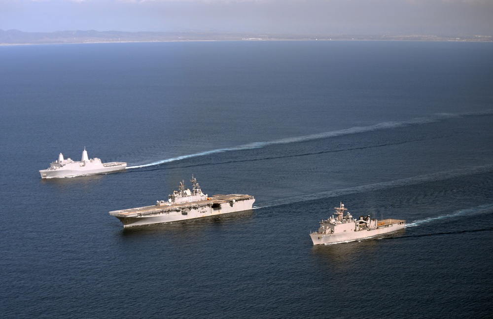 Ships conduct photo exercise