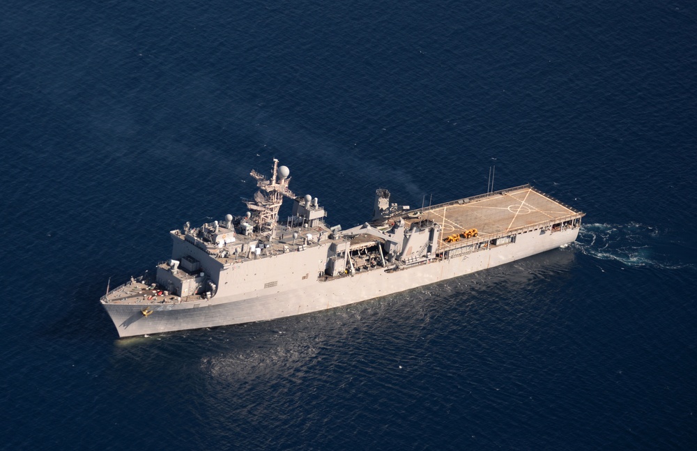 Ships conduct photo exercise