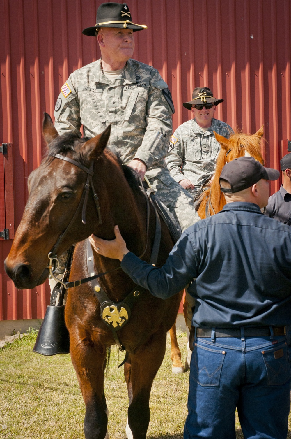 1st Cavalry Division commanding and deputy commanding generals mount up