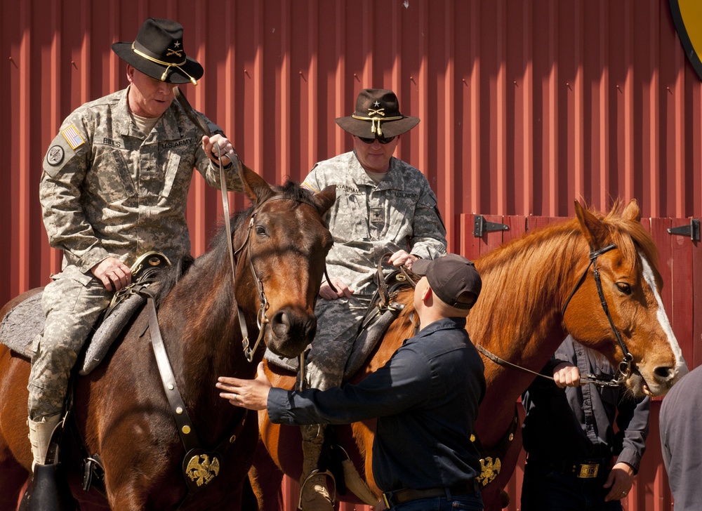 1st Cavalry Division commanding general and deputy commanding general mount up