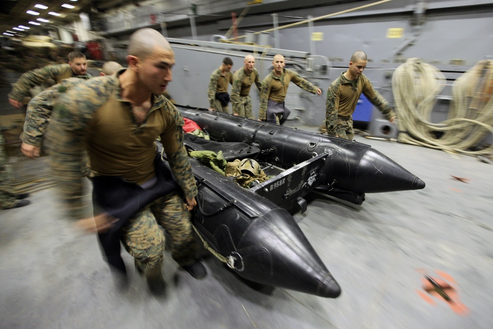 31st MEU CRRC boat assembly