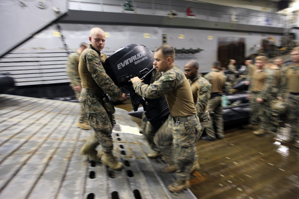 31st MEU CRRC boat assembly