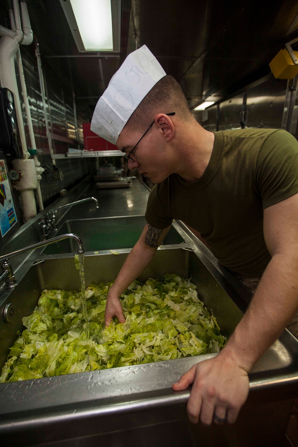 Marines and Sailors prepare lunch aboard the USS Bataan