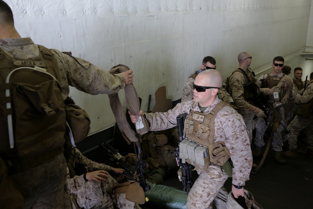 BLT 1/6 takes flight for upcoming exercise