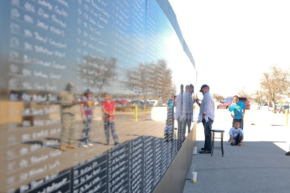 Navy veteran memorizes names of fallen heroes
