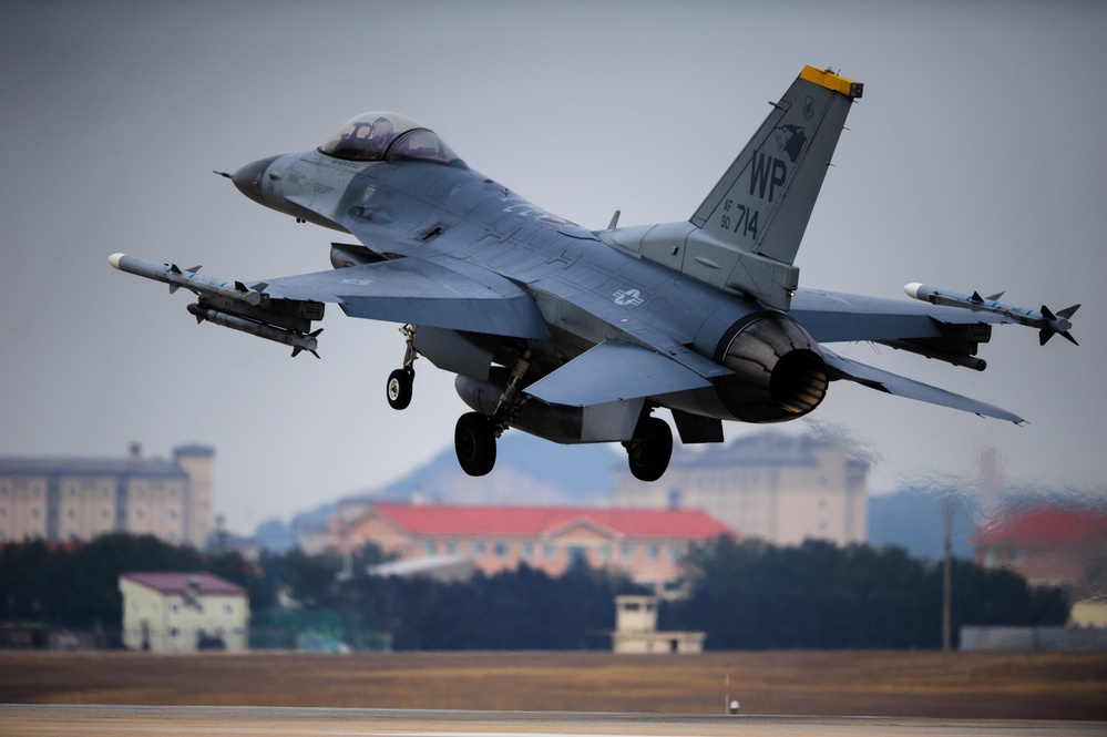 Two Kunsan airmen selected for test pilot school