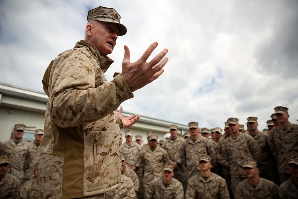 Lt. Gen. Tryon visits MK Air Base