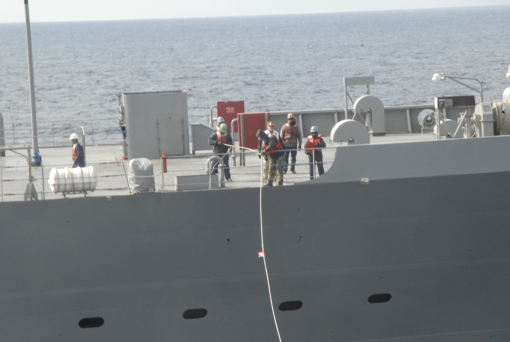 USS Cole replenishment