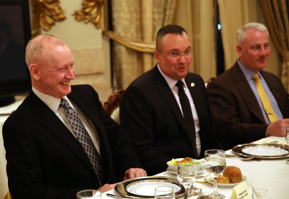 Lt. Gen. meets with Romanian military officials, U.S. Marines