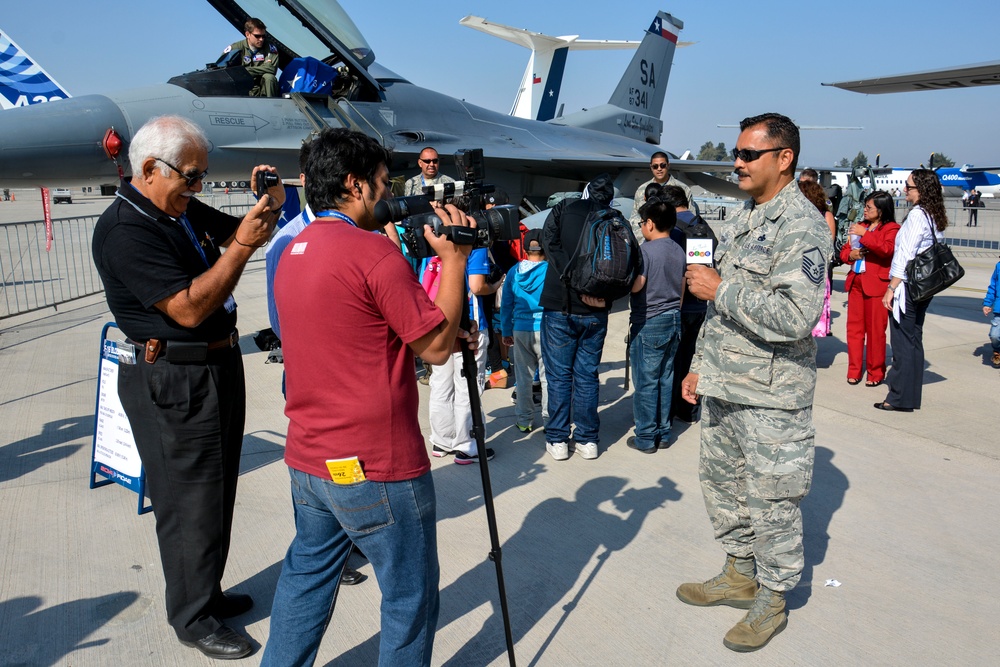 US airmen host Make-A-Wish, Teletón children at FIDAE