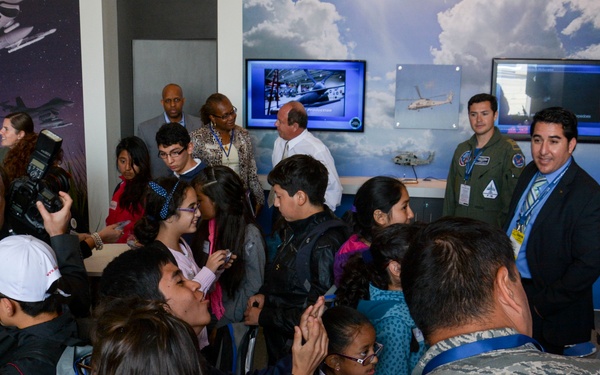 US airmen host Make-A-Wish, Teletón children at FIDAE