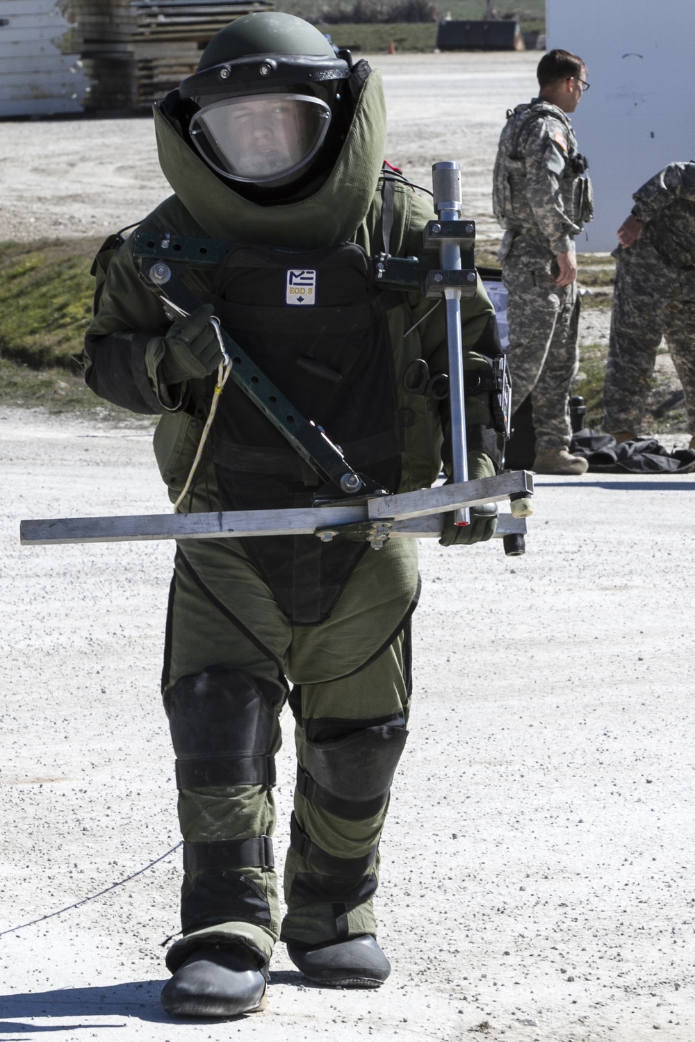 EOD Soldier tests for team leader certification