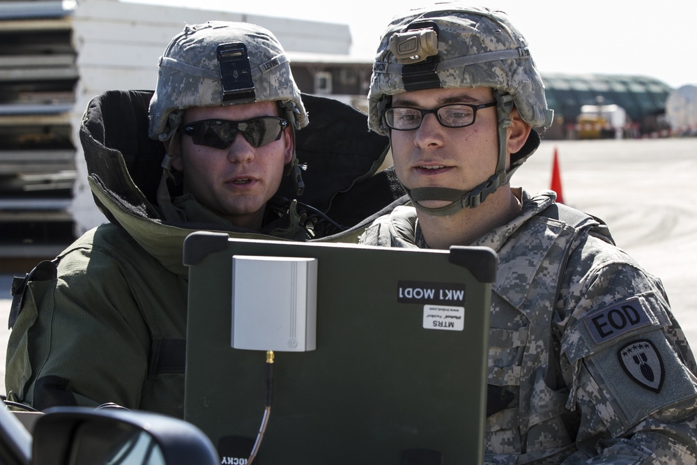 EOD Soldier tests for team leader certification