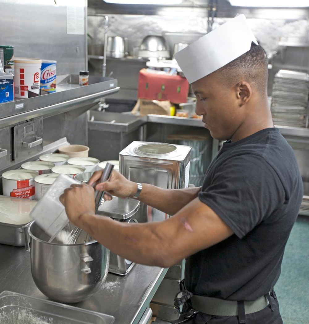 Food Service Marines keep the 22nd MEU Fed