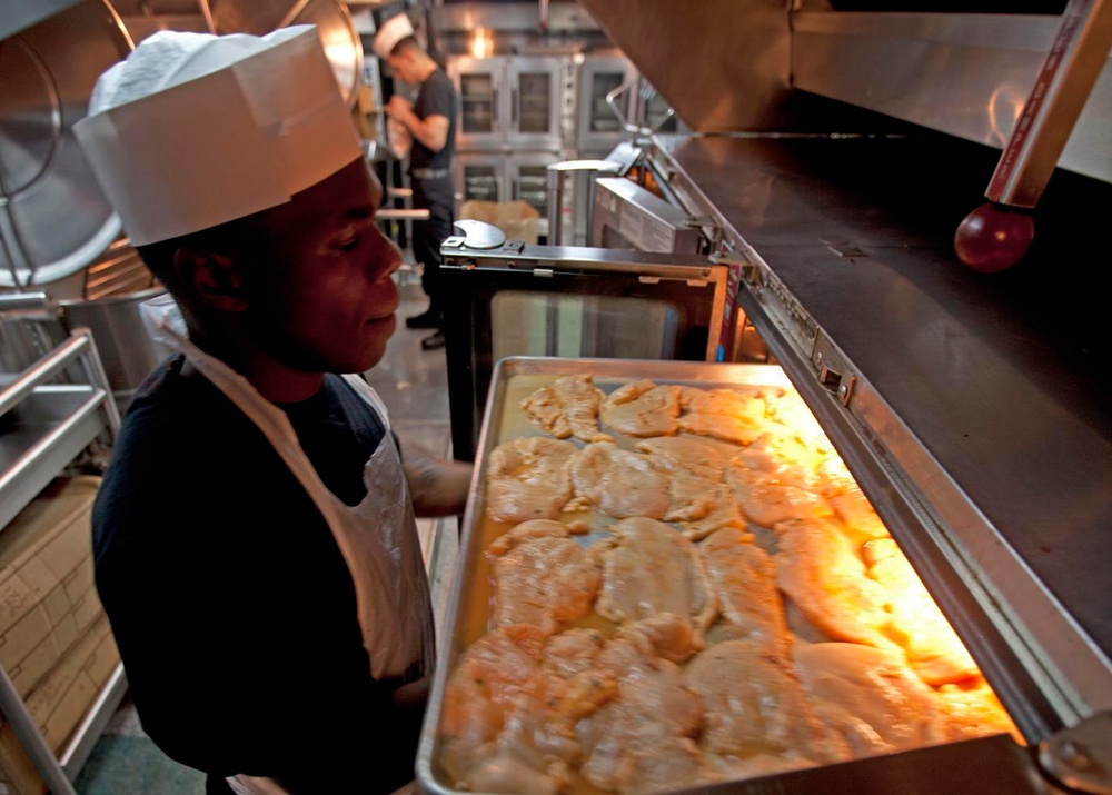 Food Service Marines keep the 22nd MEU Fed