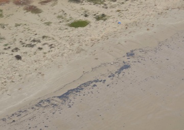 Oil from Texas City collision makes landfall on Matagorda Island