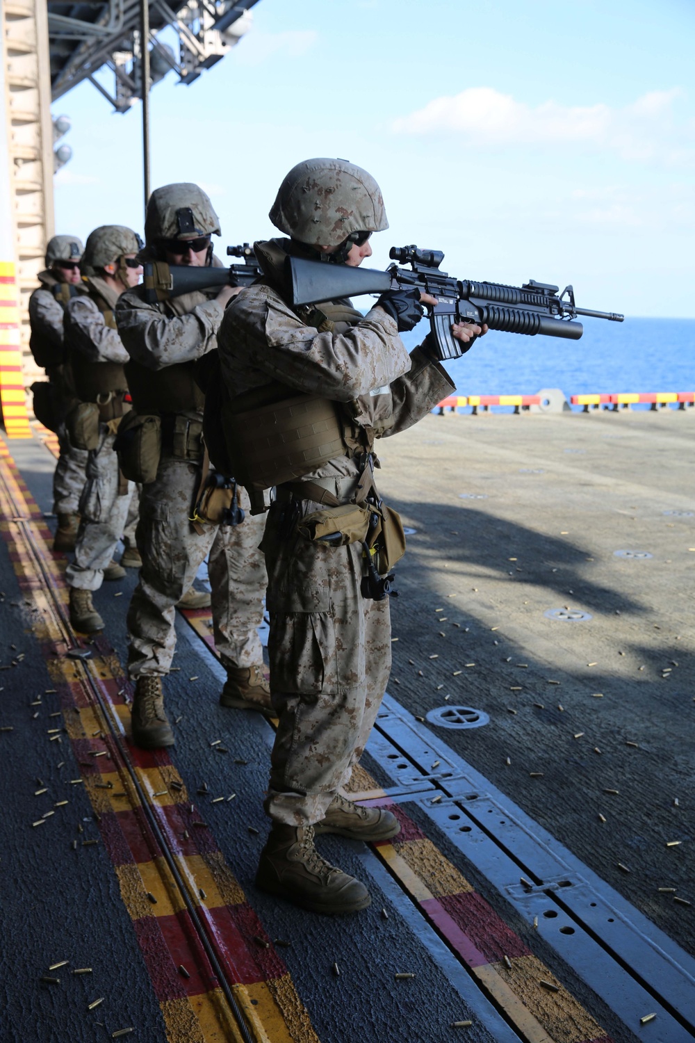 VMM-263 (Rein.) conducts live-fire training at sea