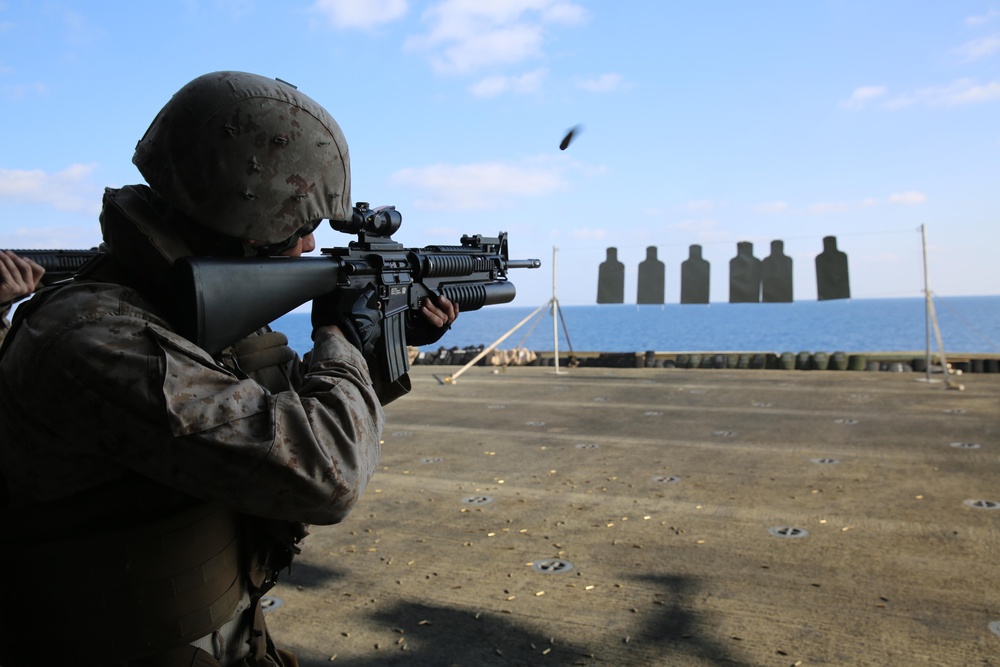 VMM-263 (Rein.) conducts live-fire training at sea