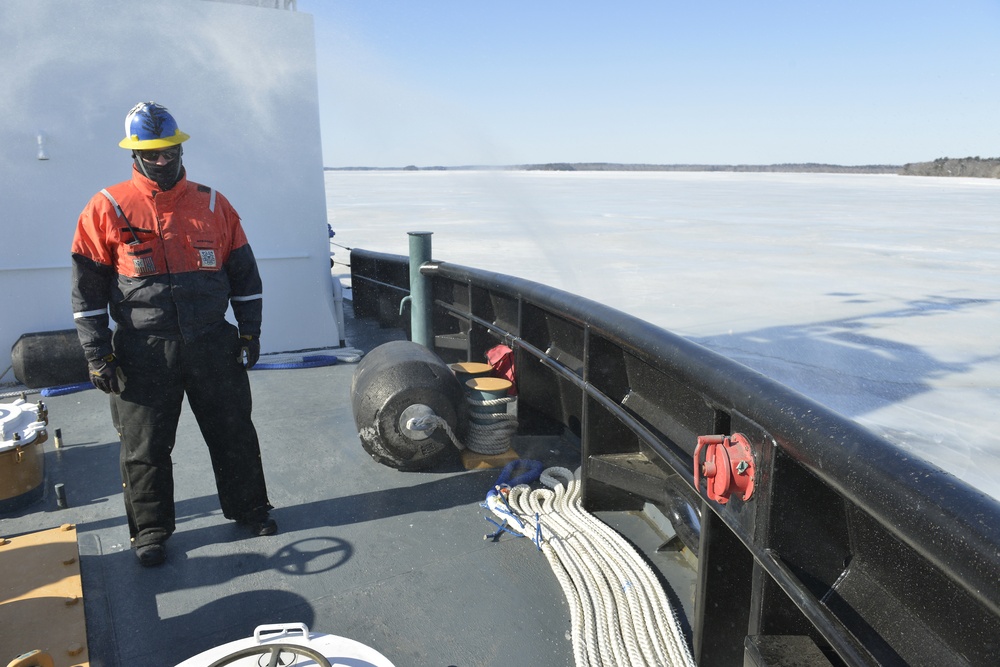 CGC Thunder Bay conducts Kennebec River breakout