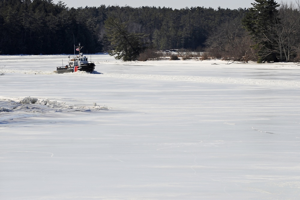 CGC Thunder Bay conducts Kennebec River breakout