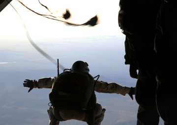 Recon Marines take to skies during double-bag static line course