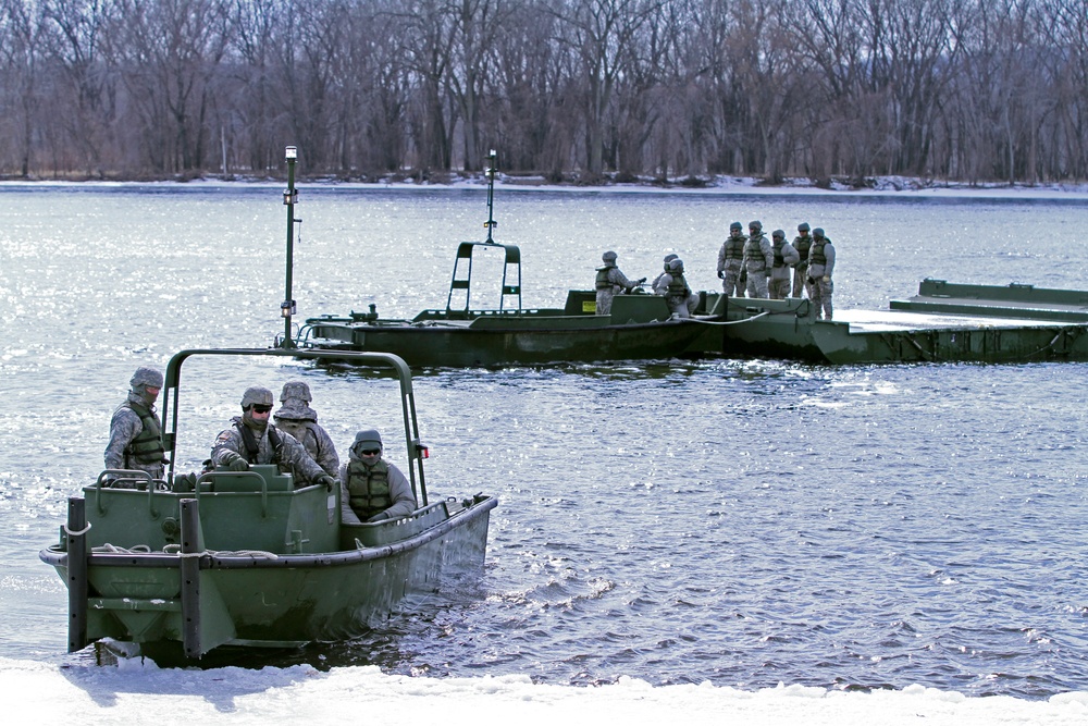 299th Engineer Company soldiers navigate frigid Mississippi River ribbon bridge