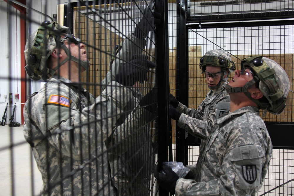 492nd Engineer Company soldiers complete detainee holding area construction
