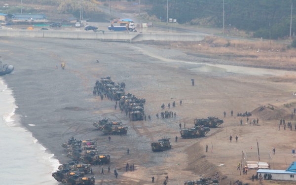 Ssang Yong 2014 amphibious landing rehearsal