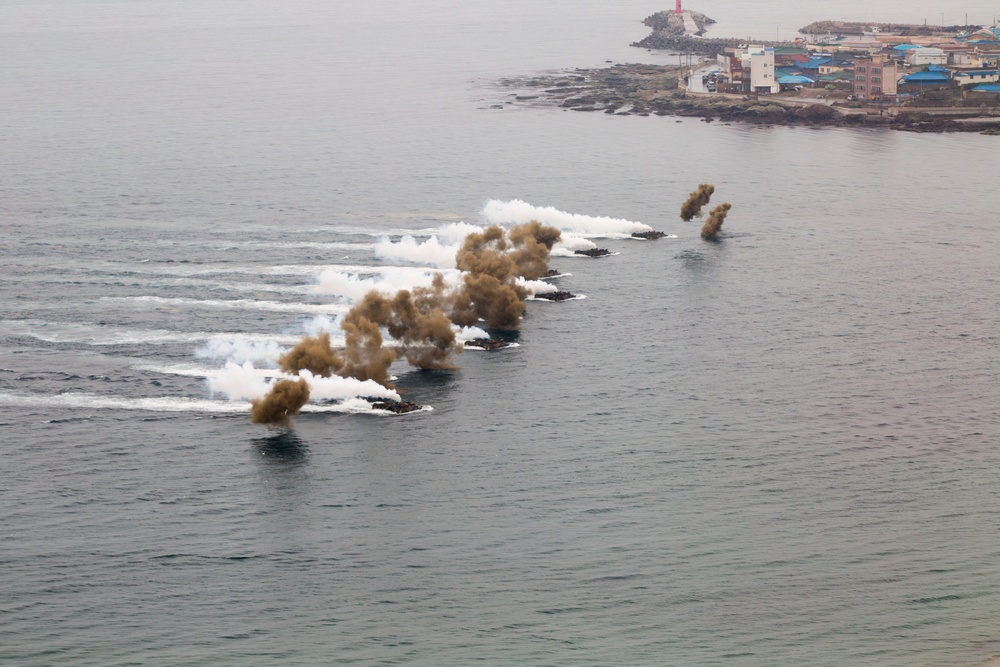 Ssang Yong 2014 amphibious landing rehearsal